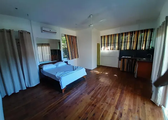 Cabinas Ruta 155 Gasthof Santa Rosa (Tamarindo)